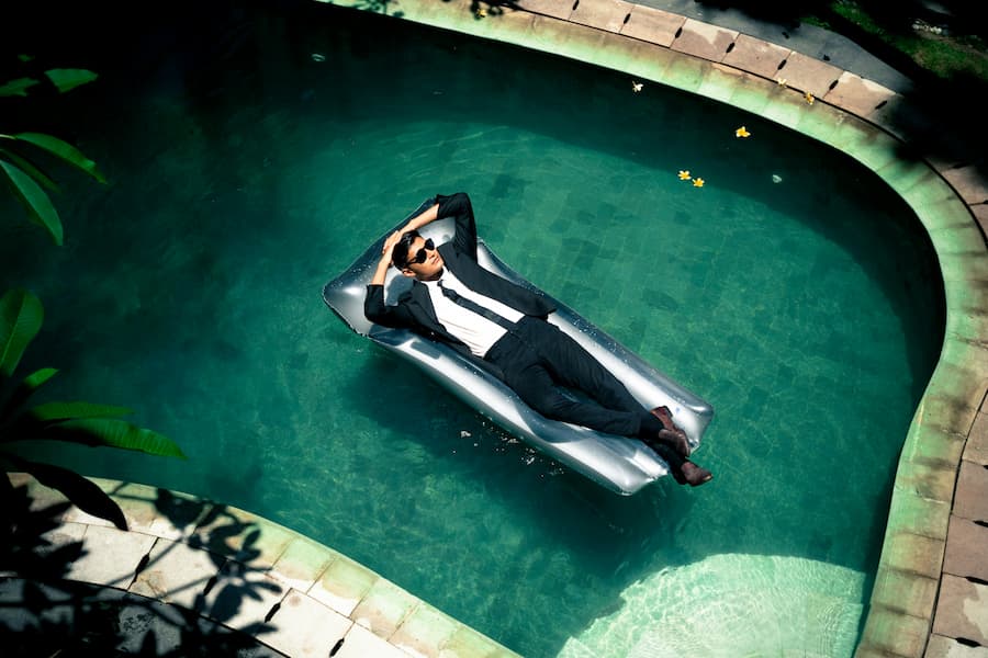 Private one-to-one swimming lesson at a home pool